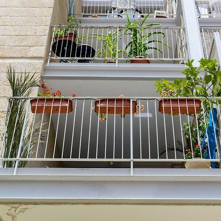Design & Veranda Next To Mahane Yehuda Market By Feelhome Иерусалим Экстерьер фото